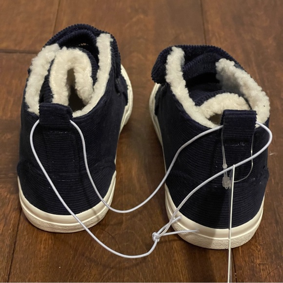 CAT & JACK || Slip-On Velcro Straps Sherpa Booties | Navy || Toddler Boys size 6 - Picture 3 of 5